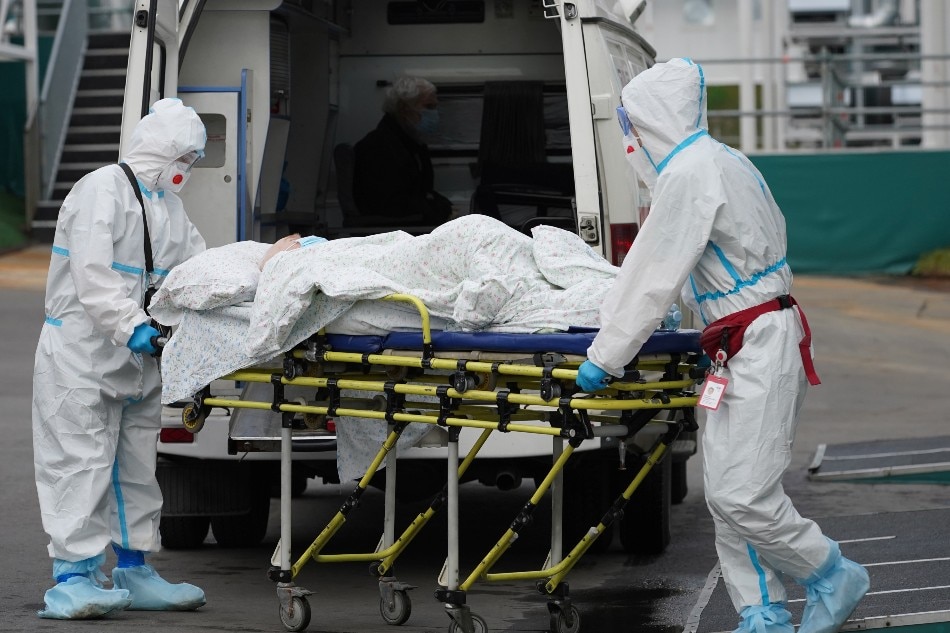 Medical specialists transport a patient outside a hospital for people infected with the coronavirus disease (COVID-19) in Moscow, Russia October 13, 2021. Tatyana Makeyeva, Reuters