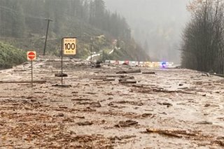 Hundreds stranded on Canadian highway after landslides