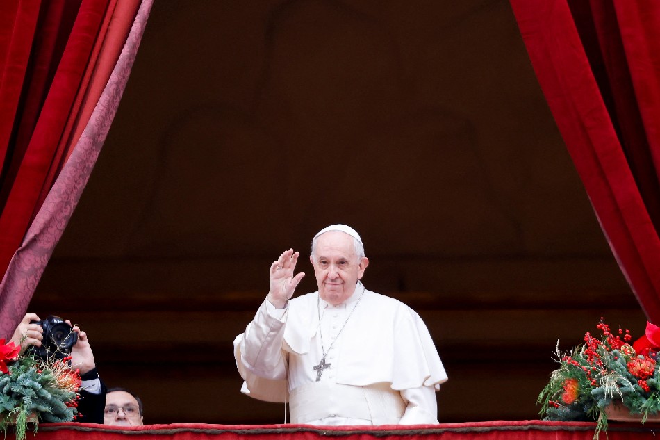  Pope Francis waves before delivering his traditional Christmas Day Urbi et Orbi speech to the city and the world from the main balcony of St. Peter