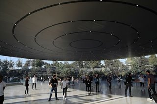 Apple ties exec bonuses to social, environmental values