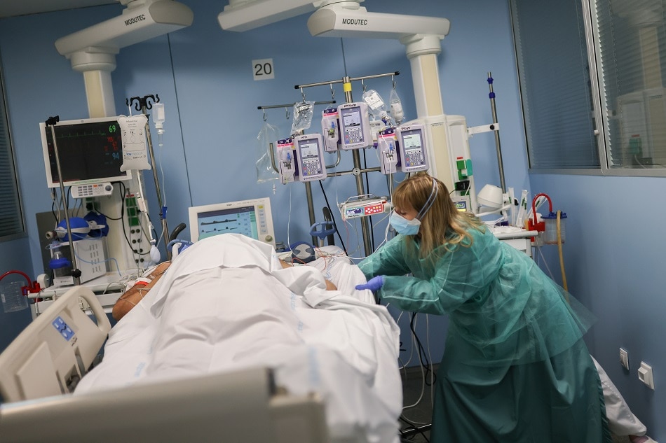 Spaniards becoming numb to coronavirus deaths, nurse warns 1