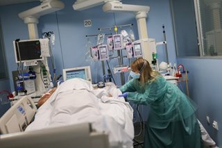 Spaniards becoming numb to coronavirus deaths, nurse warns