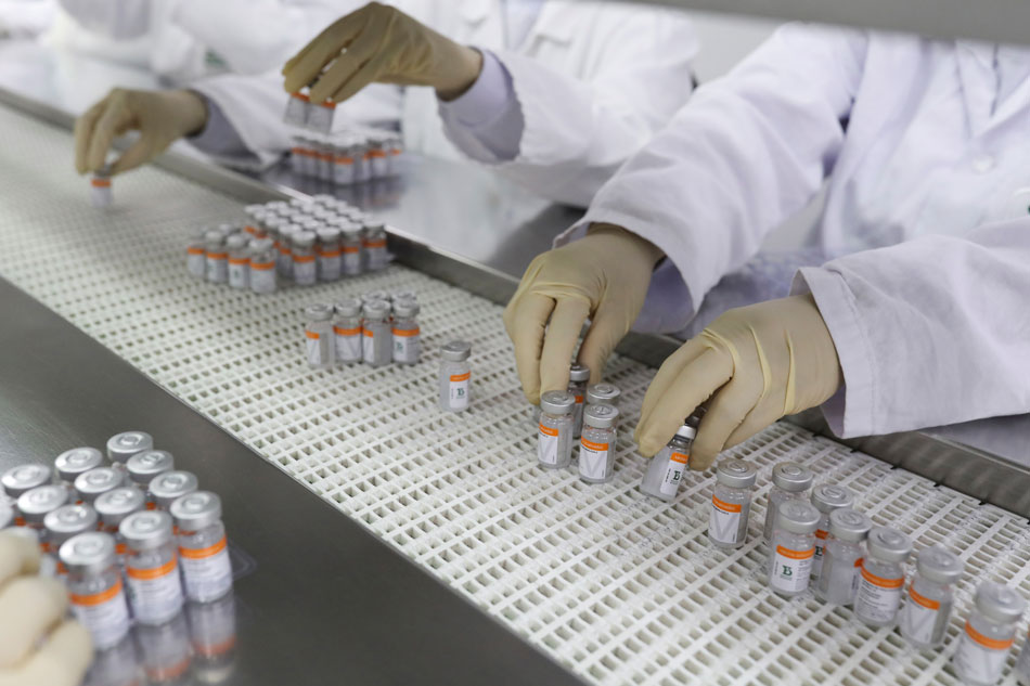 Raging virus, few shots. How Brazil missed its chance to secure COVID-19 vaccines 1