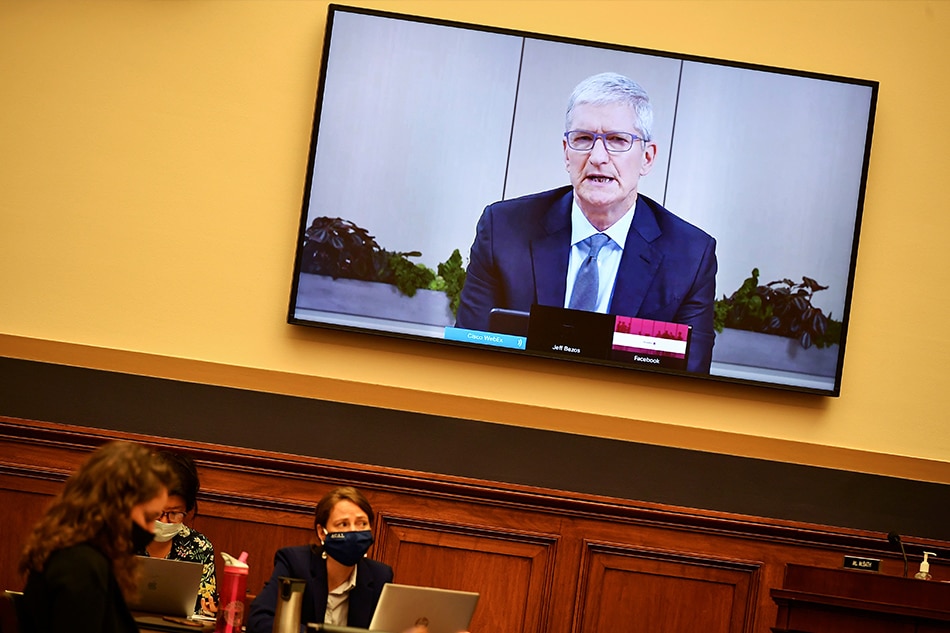 Apple&#39;s Tim Cook criticizes social media practices, intensifying Facebook conflict 1