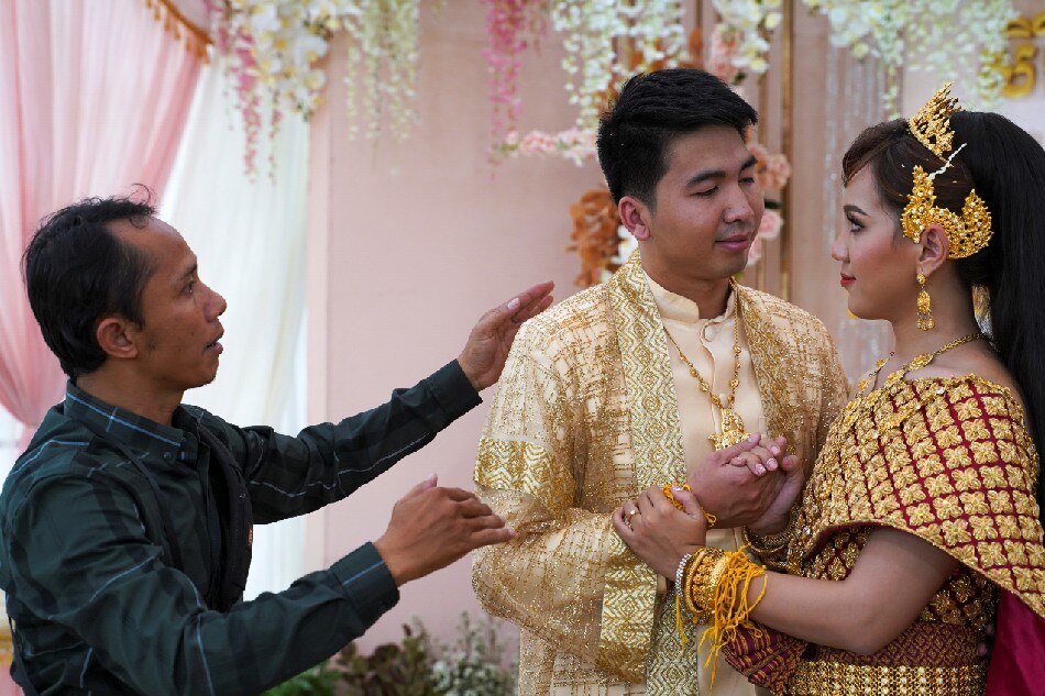Cambodian couple finally tie the knot with glittering ceremony after pandemic curbs ease 2