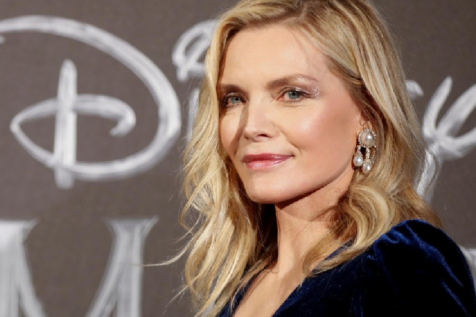 Michelle Pfeiffer and an unusual cat star in quirky &#39;French Exit&#39; 1