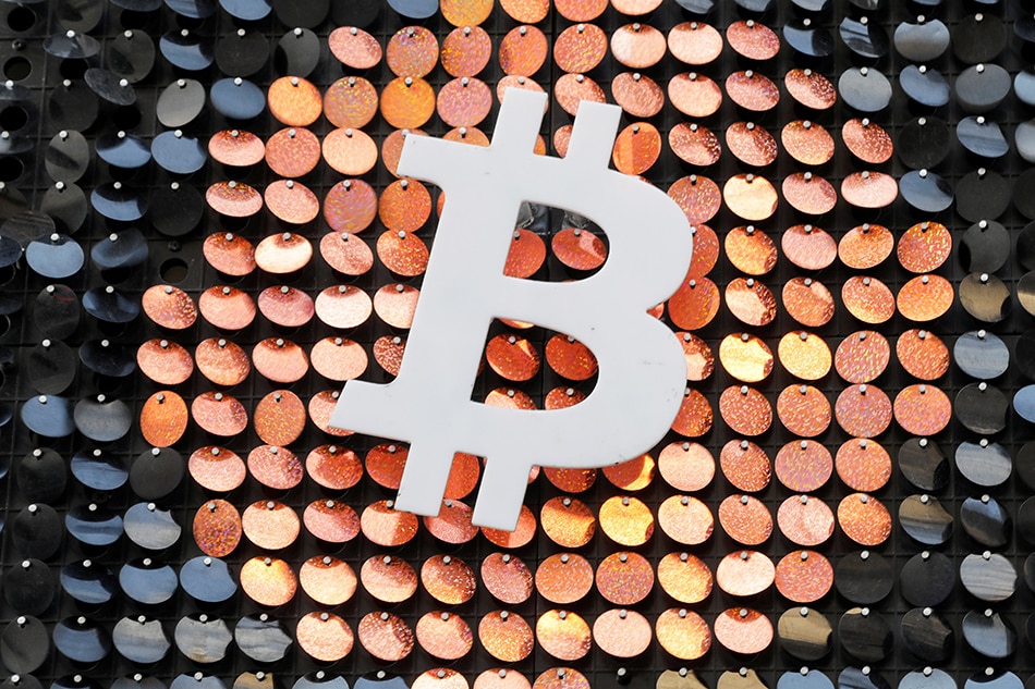 Dollar buoyed by US recovery hopes, bitcoin near record $52,640 1