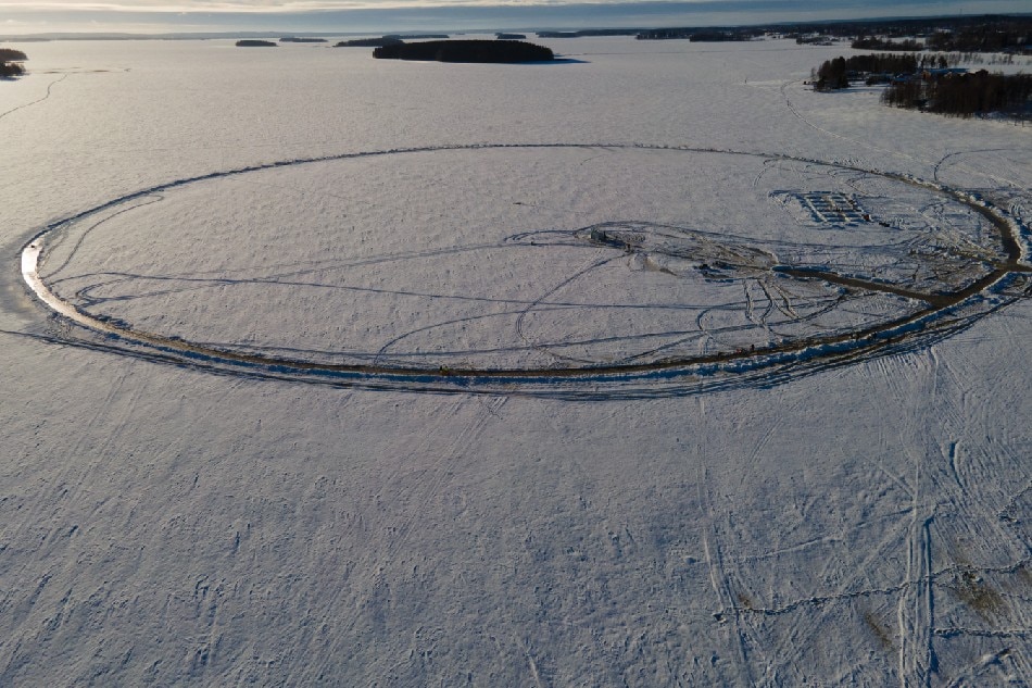 Finnish team cuts giant &#39;ice carousel&#39; into frozen lake 1