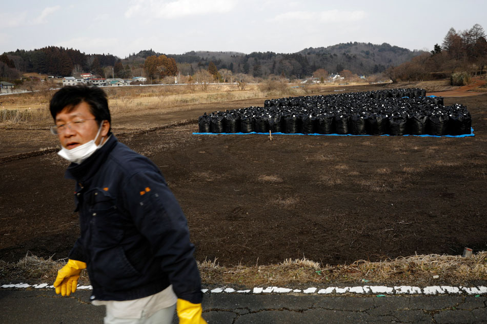 PHOTO ESSAY: The man who saves forgotten cats in Fukushima&#39;s nuclear zone 2