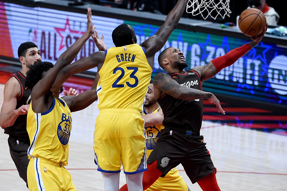 NBA: Damian Lillard&#39;s late heroics lift Blazers over Warriors 1