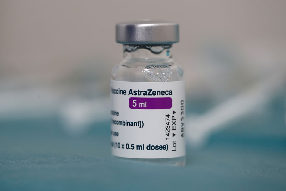 AstraZeneca blood clot risk &#39;small&#39; vs benefits: expert 1