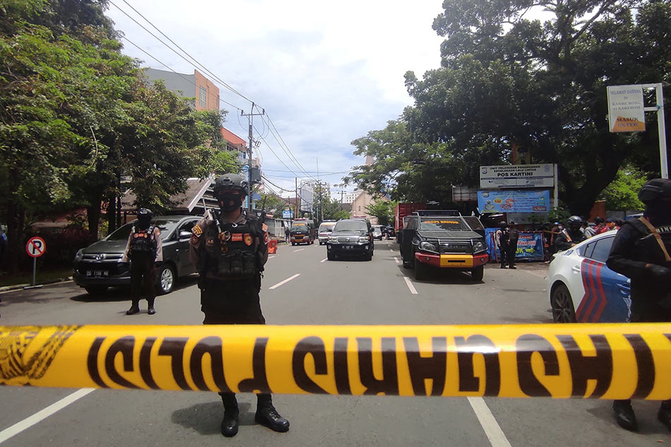 At least 9 wounded as suspected suicide bomber targets Indonesian church 1