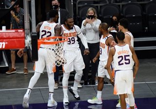 NBA: Suns hold off Hawks to earn third straight win