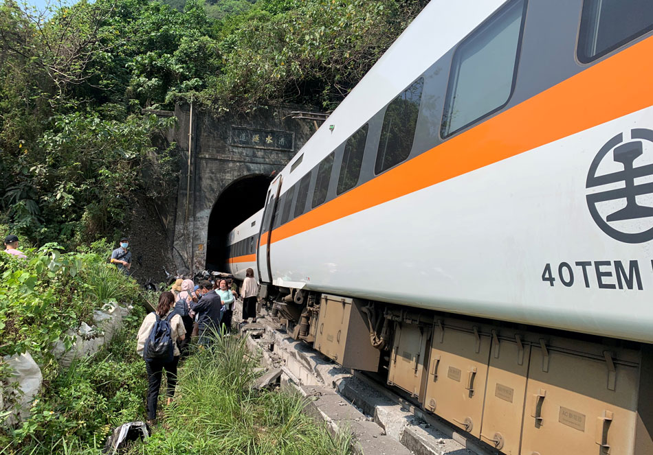 Dozens dead, many injured as train derails in Taiwan 1