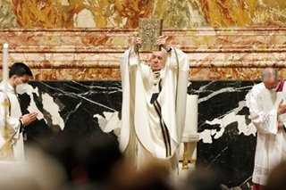 Pope, at Easter vigil, hopes for post-pandemic rebirth