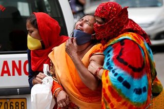 India COVID surge hits new record as oxygen runs short