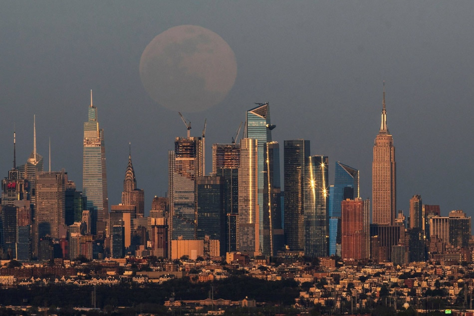 Super Pink Moon over New York