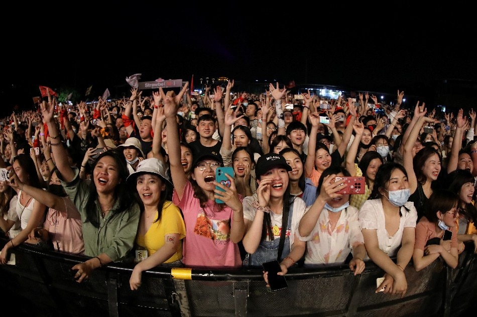 Thousands of revelers attend Wuhan music festival 1