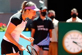 Tennis: Halep knocked out of Madrid Open, Thiem cruises through