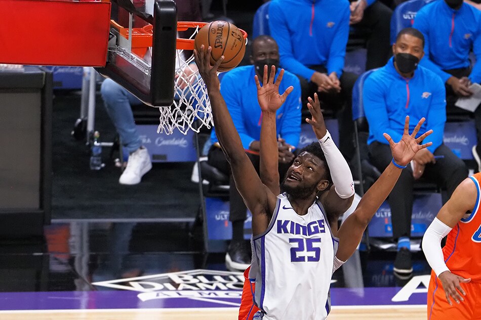 NBA: Kings roll past Thunder to preserve thin playoff hopes 1