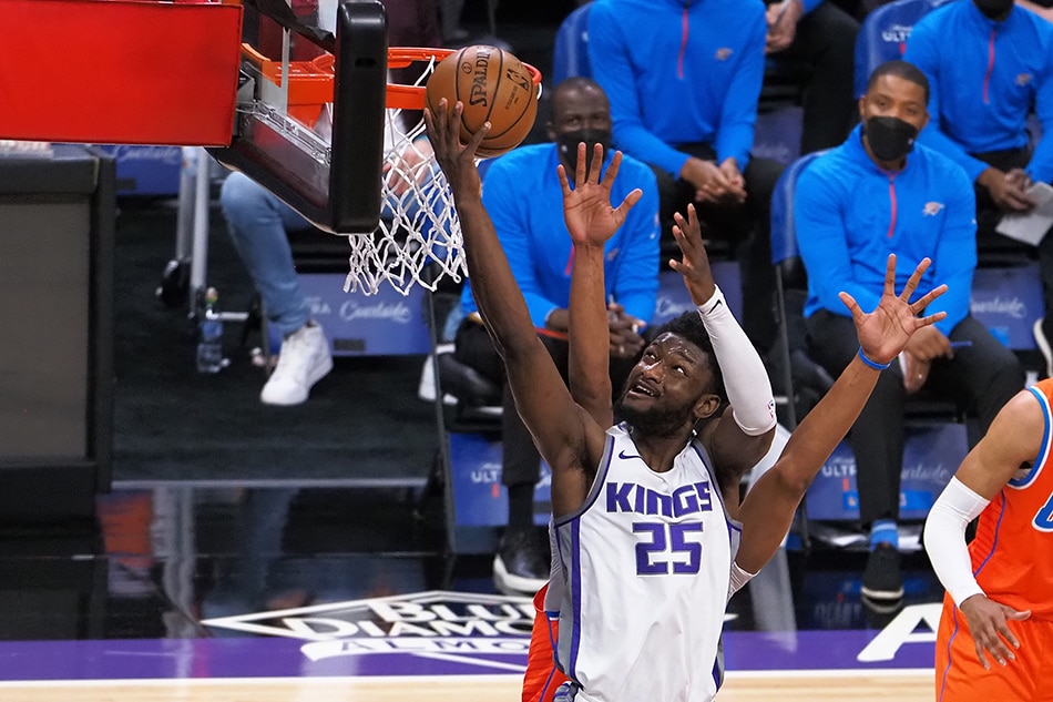 NBA: Kings still barely in playoff race after beating Thunder 1