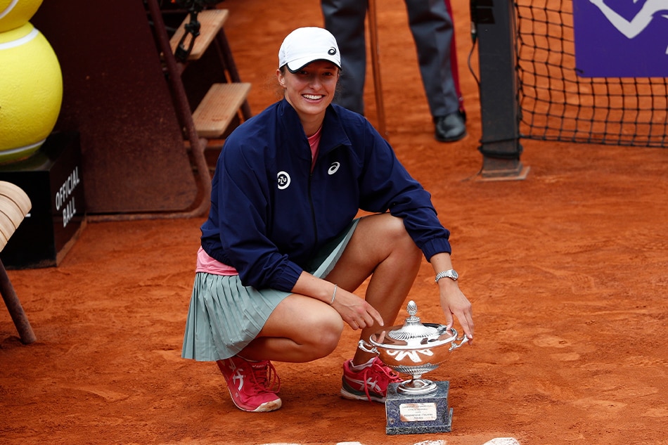 Tennis: Swiatek demolishes Pliskova to claim Rome crown 1