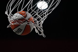 WNBA: Sky hold off Dream, Sun rout Fever