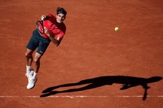 Tennis: Federer dazzles on return to Grand Slam action