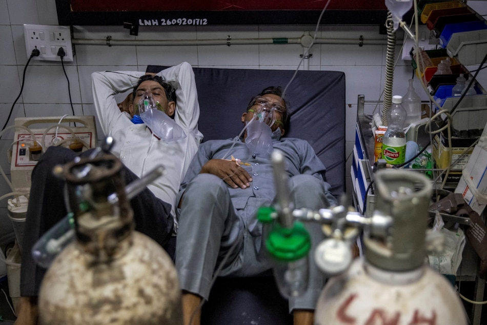 Patients suffering from the coronavirus disease (COVID-19) get treatment at the casualty ward in Lok Nayak Jai Prakash (LNJP) hospital, amidst the spread of the disease in New Delhi, India April 15, 2021.