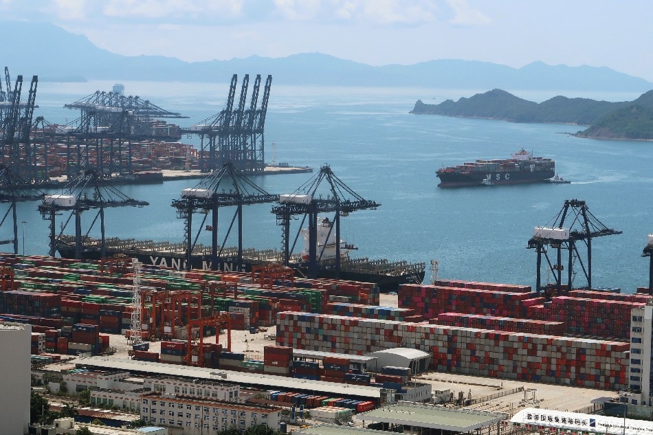 China port backlog will take weeks to clear, Maersk says 1