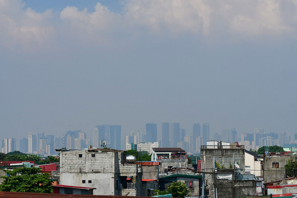 Smog blankets parts of Metro Manila
