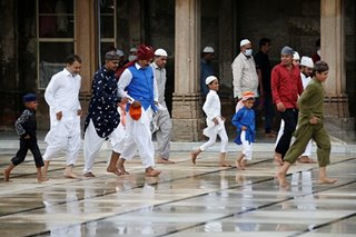 India reports first human death from bird flu