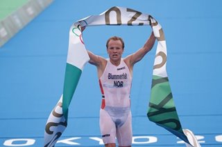 Norwegian Blummenfelt wins chaotic Olympic triathlon