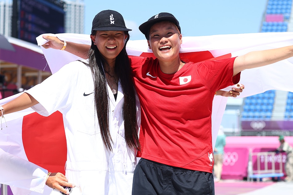 Sakura Yosozumi of Japan celebrates after winning gold with Cocona Hiraki of Japan