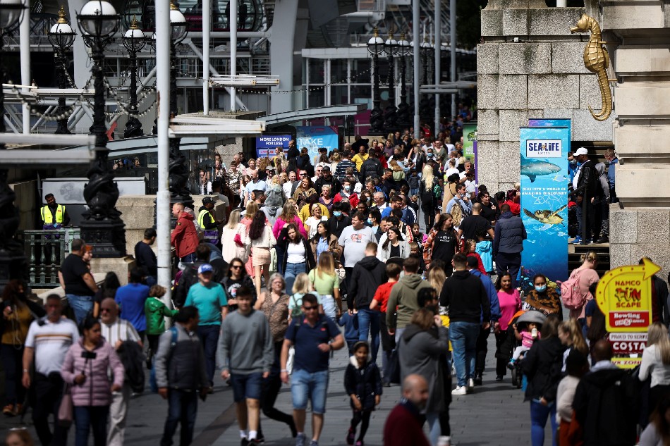People walk along the South Bank, amid the coronavirus disease (COVID-19) pandemic, in London, Britain, August 7, 2021. Henry Nicholls, Reuters