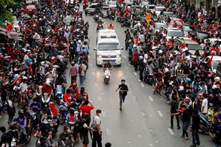 Thai police clash with protesters near PM's residence