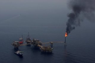 1 dead, 5 missing after Pemex offshore platform fire