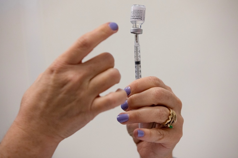 A nurses fills up syringes for patients as they receive their coronavirus disease (COVID-19) booster vaccination during a Pfizer-BioNTech vaccination clinic in Southfield, Michigan, US,on September 29, 2021. Emily Elconin, Reuters/file