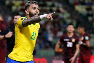 Late Barbosa penalty helps preserve Brazil's winning start