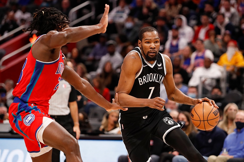 Brooklyn Nets forward Kevin Durant (7) drives to the basket against Detroit Pistons center Isaiah Stewart (28) during the fourth quarter at Little Caesars Arena. Raj Mehta, USA TODAY Sports via Reuters