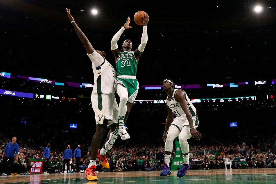 Boston Celtics guard Dennis Schroder (71) goes to the basket past Milwaukee Bucks center Bobby Portis (9) during the fourth quarter at TD Garden. Winslow Townson, USA TODAY Sports via Reuters