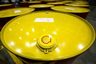 Shell ditches the Dutch, seeks move to London in overhaul