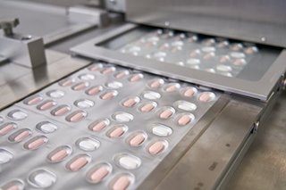 Pfizer strikes global licensing deal for COVID pill