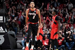 CJ McCollum's strong finish lifts Blazers past Raptors