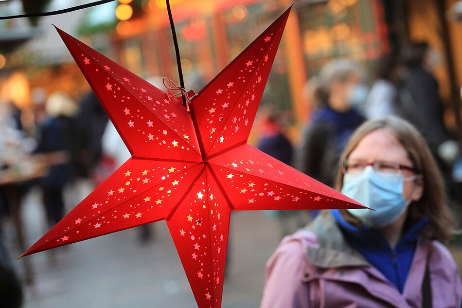 A visitor at the Bonn Christmas market wears a protective mask amid the spread of the COVID-19 pandemic in Bonn, Germany, November 18, 2021. Wolfgang Rattay, Reuters