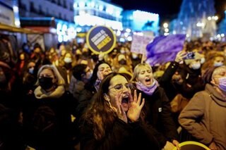 Thousands join global outcry over violence vs women