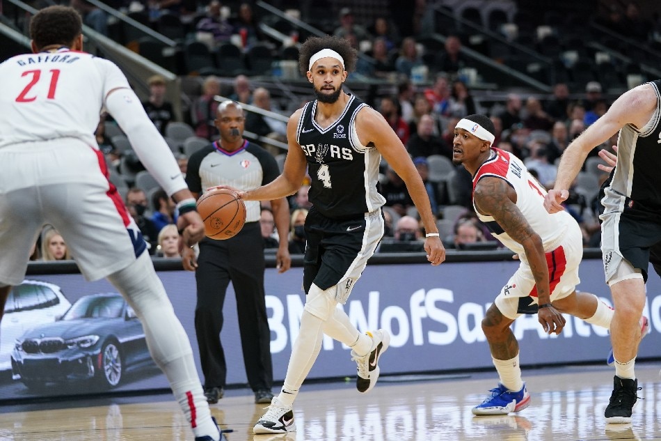 San Antonio Spurs guard Derrick White (4) dribbles past Washington Wizards guard Bradley Beal (3) in the first half at the AT&T Center. Daniel Dunn, USA TODAY Sports/Reuters.