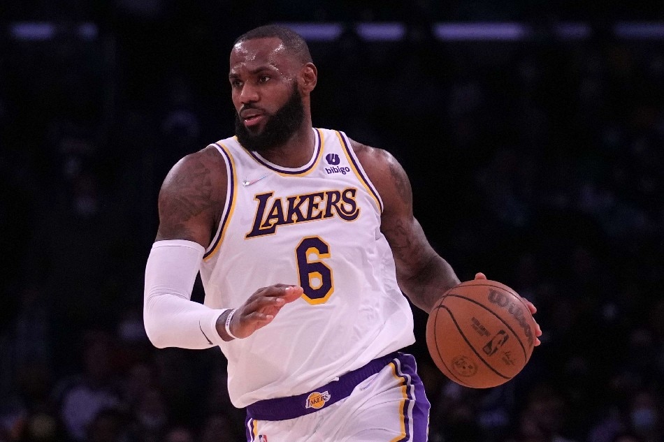 Los Angeles Lakers forward LeBron James (6) dribbles the ball against the Detroit Pistons in the second half at Staples Center. The Lakers defeated the Pistons 110-106. Kirby Lee-USA TODAY Sports