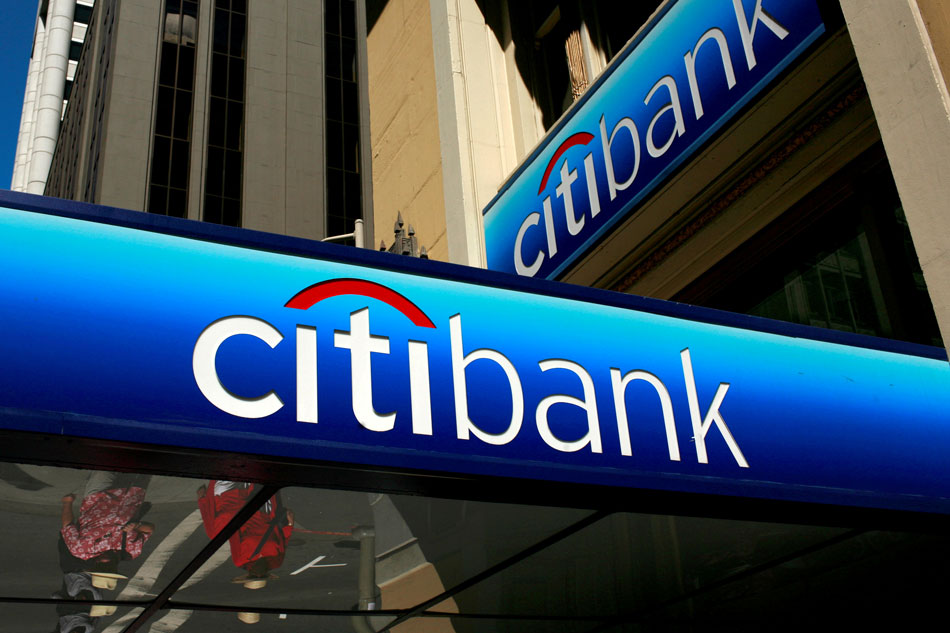 People walk beneath a Citibank branch logo in the financial district of San Francisco, California July 17, 2009. Robert Galbraith, Reuters/File Photo