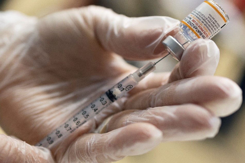 A vaccinator draws a Pfizer-BioNTech coronavirus disease (COVID-19) pediatric vaccine in Lansdale, Pennsylvania, U.S., December 5, 2021. Hannah Beier, Reuters